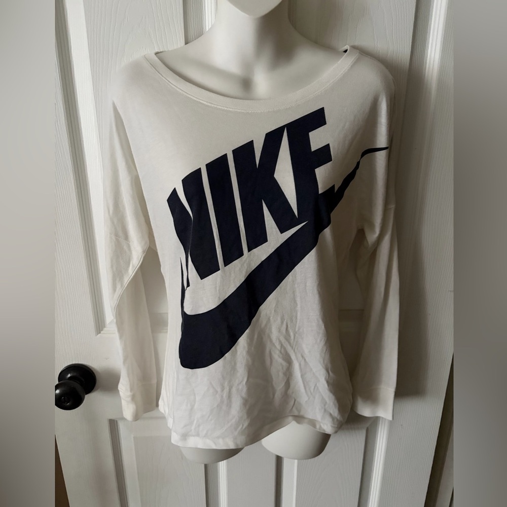 Nike Women’s White Tee Shirt With Black Logo On the Front Women’s Size Small